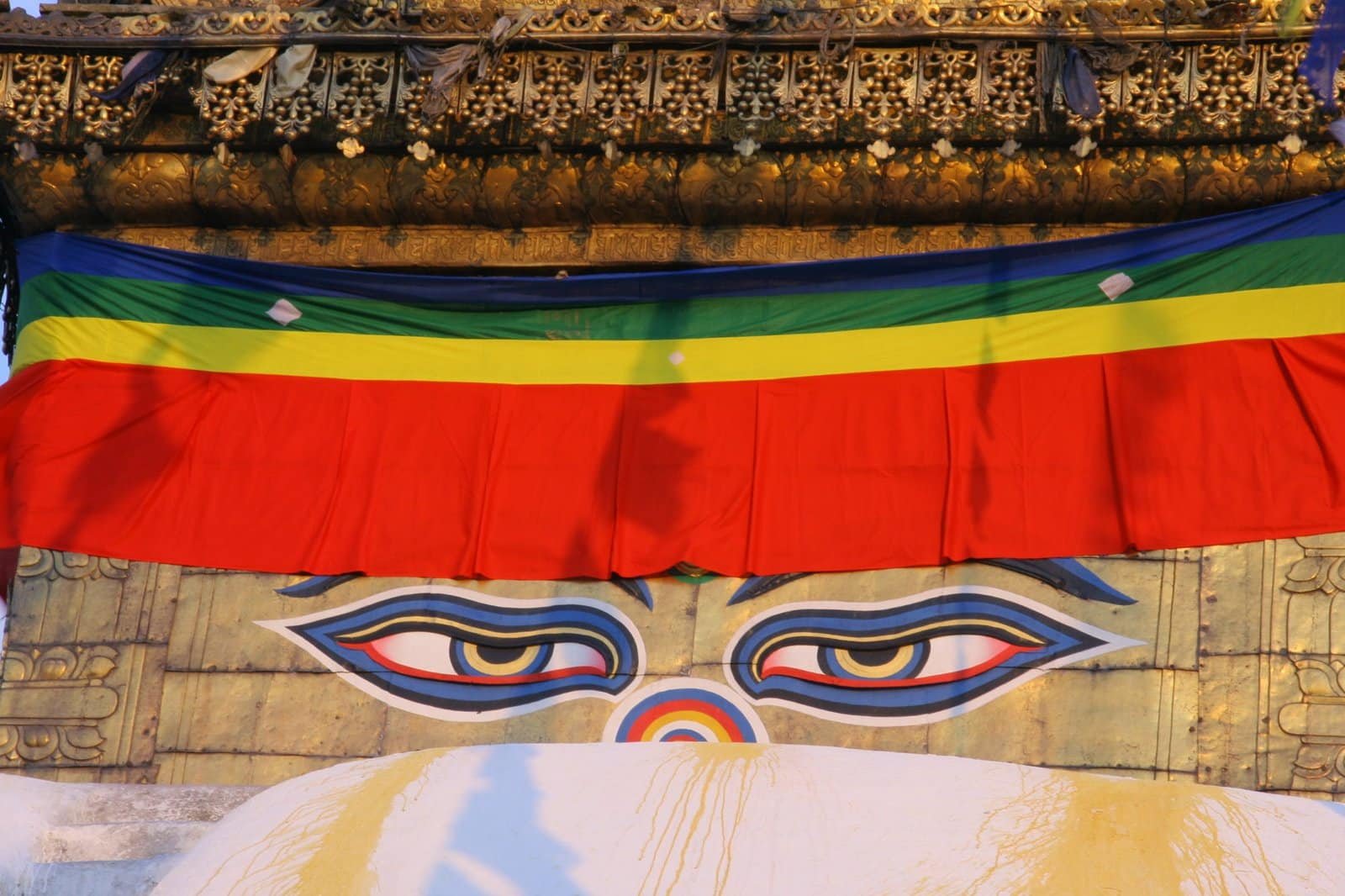 Totem Adventure awaits you with your eyes painted on a stupa, surrounded by colourful fabrics and elaborate carvings above. Experience the vibrant fascination similar to the exciting outdoor adventures in the Aosta Valley. Rafting Kayaking Paragliding Canyoning Aosta Valley