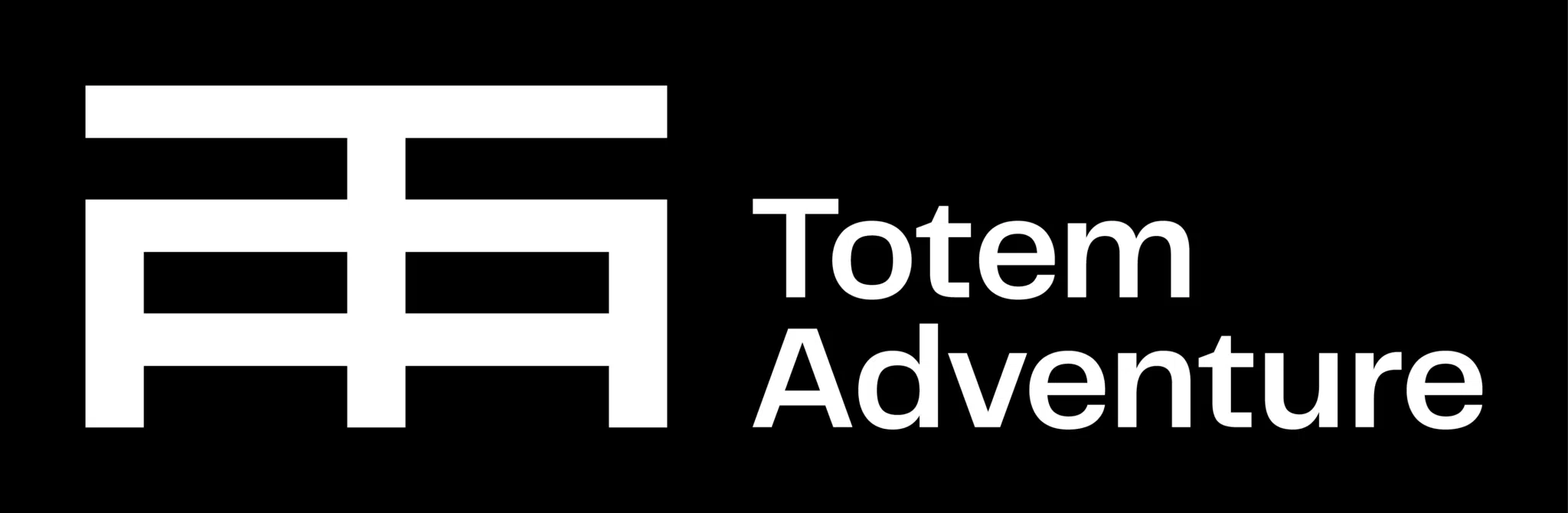 Totem Advenuture Il logo di White Totem Adventure si staglia audacemente su uno sfondo nero, il suo simbolo angolare stilizzato &egrave; completato dal testo sulla destra. Questo design incarna lo spirito emozionante delle esperienze all'aria aperta in Valle d'Aosta, dalle avventure di rafting alle esplorazioni attorno a Pre Saint Didier. Rafting Kayaking Parapendio Canyoning Valle d&rsquo;Aosta